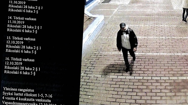 Murtovarkauksista tuomittu Ionel Ruica iski talohin junaratojen varrella. Valvontakameroiden kuvat olivat jutussa todisteena. Tämä kuva on Hiekkaharjun asemalta Vantaalta.