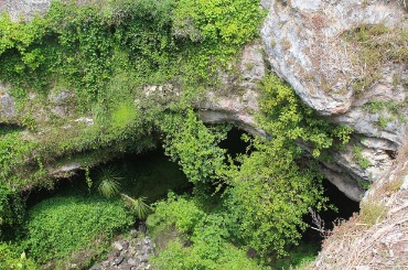 Cave Gardensin onkalo, Mount Gambier city, Etelä-Australia.jpg