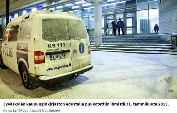 Jyväskylän_kirjaston_sisäänkäynti.jpg