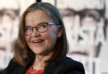 Miten sittenmsuu pannaan, jos tulisi sisäministeriön ykkösnyrkki-kyllikki vastaan jossain tinderissä?