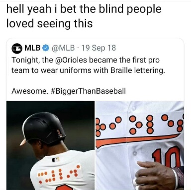 ORIOLES - maailman eka pesisjoukkue, jonka paidoissa sokeainkirjoitusta (braille).jpg