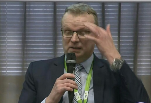 "Muistakaa räpeltää lärvejä räkämunakäsillänne!"