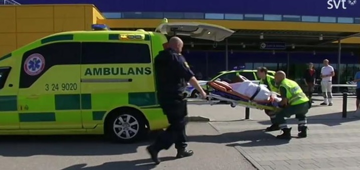 Ikeapuukotus ambulanssiin.jpg