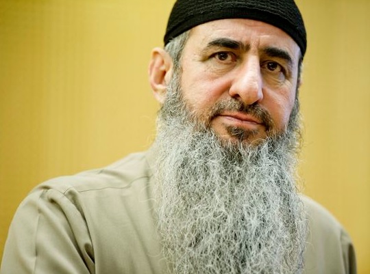 Mullah Krekar kerkisi istua Norjassakin vankilassa useampaan otteeseen muun muassa murhiin yllyttämisestä. EPA/AOP