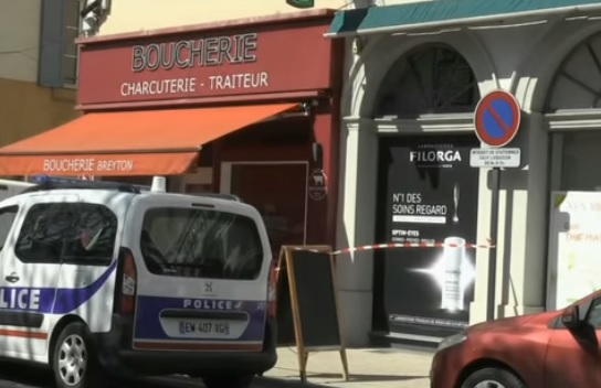 Yhteisiä ruoanlaittohetkiä lihakaupassa. Kuva france24.com