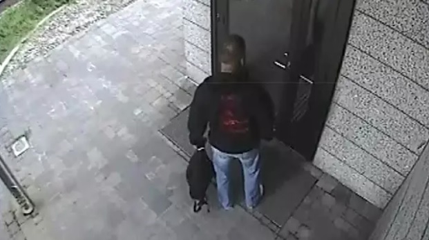 Laajasalo ovella.jpg
