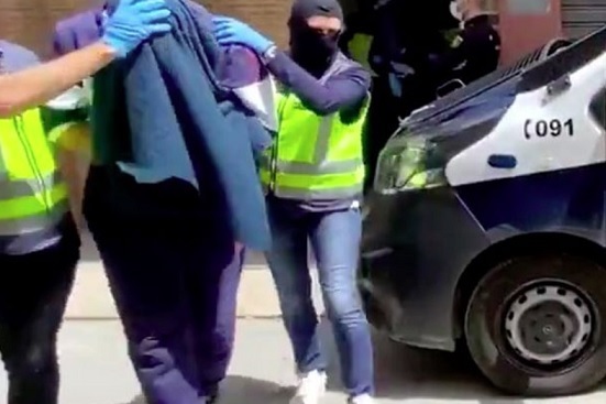 muslimiräppäriä_viedään.jpg