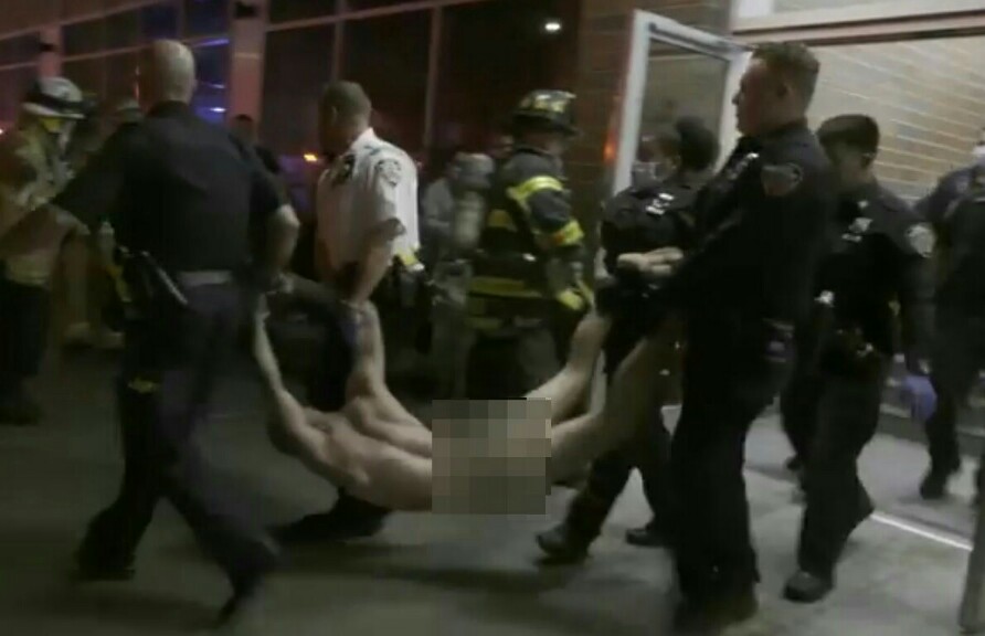 NYPD auttoi pallienliiskaajamurhaaja-Aljoa helikopterilla.jpg