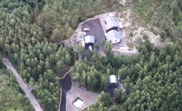 Tältä näytti Holopaisen Porvooseen rakennuttama "Villa Paroni" ilmasta.Poliisi