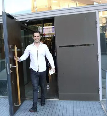 Niko Ranta-aho päästettiin vapaalle jalalle keskiviikkona 17. kesäkuuta 11 kuukauden tutkintavankeuden jälkeen. Kuva: Lassi Rinne / IS