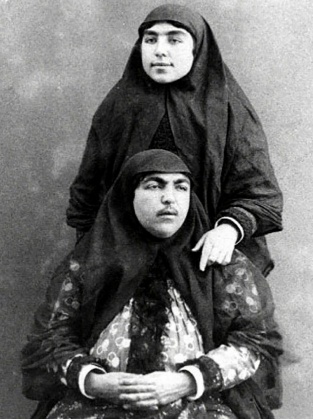 Prinsessa Qajar, alhaalla - meillä oli eri kauneusihanteet jo tuolloin.jpg