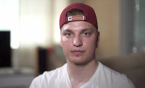 Miikka on toipunut hyvin puukotuksesta. Hän toivoo, että ihmiset miettisivät, miten vakavia seurauksia koulukiusaamisella voi olla. (SOME DEEP STORY / YLE / SAMI KIEKSI)