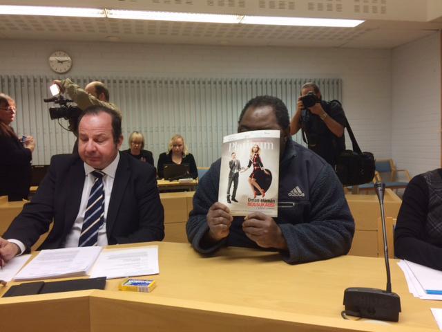 Vasemmalla aa Kari Eriksson ja oikealla Seydou Kouanda (sd). Lehti kasvoillaan otsikoi; "oman elämän nousukausi"