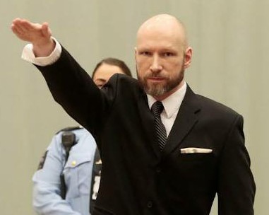 Enimmäkseen rauhanomainen Anderssi poseeraa valokuvaajille protestinsa jälkimainingeissa.jpg