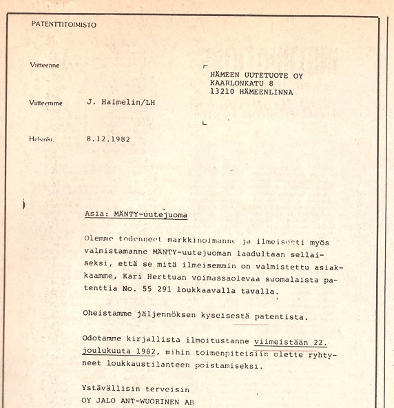 Samaa juomaa eri pulloissa.