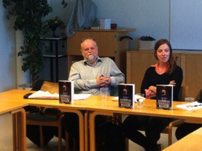 Maanpetturien kanssa kaveeraava Li Andersson (vas). Kuvattu vuonna 2016