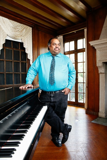 Daryl Davis, satoja KKK-jäseniä käännyttänyt mies on antifan mielestä valkoinen ylivalta.jpg