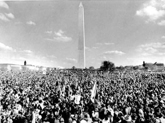 vietnam_protest_monument_ap691.jpg
