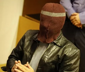 Lukuisista lapsiin ja nuoriin kohdistuneista seksuaalirikoksista syytetty ”Enona” tunnettu mies kuvattiin Helsingin käräjäoikeudessa lokakuussa 2019.KUVA: JOONAS SALO / IS
