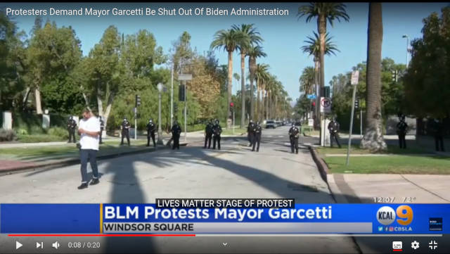 Nyt LAPD kuitenkin joutuu pitämään blm-väkivaltajengin tunkeutumasta LA pormestari Grcettin kartanoon vahvalla vartiolla.jpg