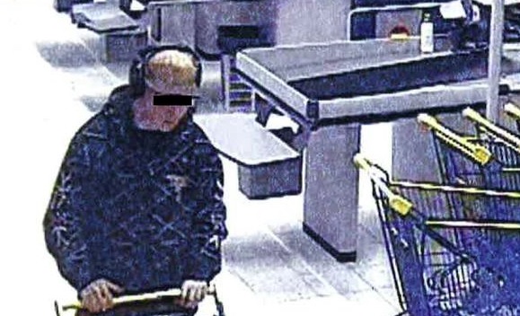 Iäkkään naisen tappamisen tunnustanut nuori mies kävi ruokaostoksilla henkirikosta seuraavana päivänä. POLIISI.