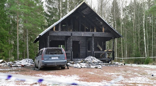 Eckeröläiset_talo_ja_auto.jpg