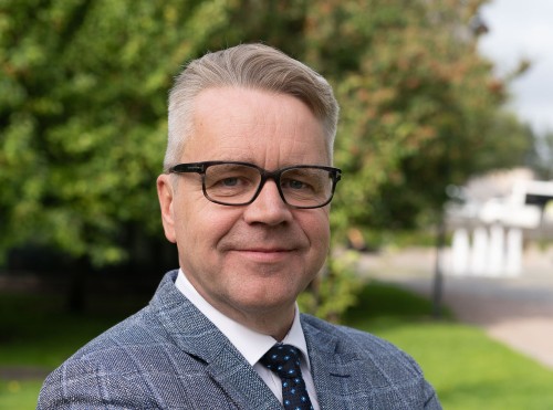 Rauhansanalainen kansanedustaja Peter Östman.jpg