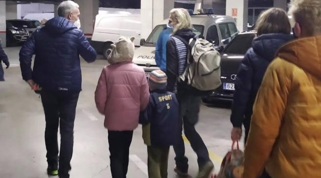 Äityli ja muksut. Kuva jostain verkkolehdestä.