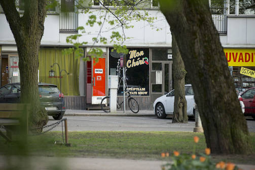 Viimeinen asiakas poistui stripteaseklubilta kello 21.24. Veriteko sattui kello kymmenen jälkeen. Liikehuoneistossa ei ollut tuolloin muita kuin uhri ja 20-vuotias virolaisnainen. (RONI LEHTI)