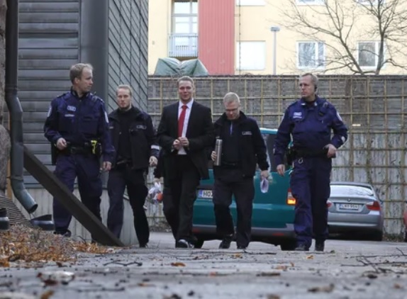 Ville Perheenmiestä saatetaan oikeuteen vastaamaan muusikon surmasta. Kymen Sanomat 30.10.2014