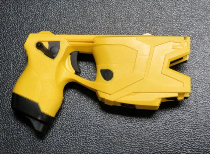 0430_police-taser-1000x735.jpg