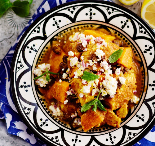 Marokkolainen ruokaperinne yhdistelee afrikkalaisia ja eurooppalaisia makuja. Tässä on tarjolla mausteista kanapataa.jpg