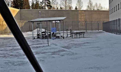 Välikohtaus sattui Riihimäen vankilassa pihaulkoilun jälkeen. Kuva Risto Kunnas.
