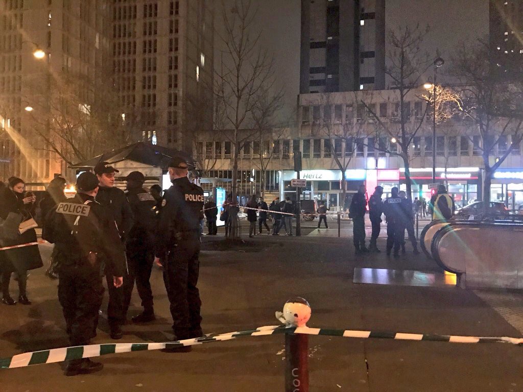 Pariisin metrossa jytky.jpg