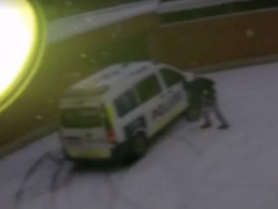 Kuvakaappaus videolta. Poliisi via mtv.