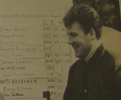 Vuosi on 1969 ja Simo Morri on juuri ampunut pisteen yli maailmanennätyksen.