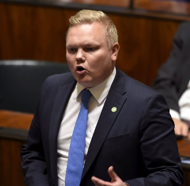 nötkötin näköinen notta-ministeri Kurvinen.jpg