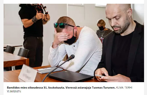 Asianajaja Tuomas Turunen viettää ruutuaikaa oikeussalissa.jpg