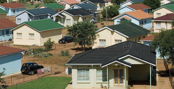 Keskiluokkainen asuinalue Botswanan pääkaupungissa Gaboronessa.jpg