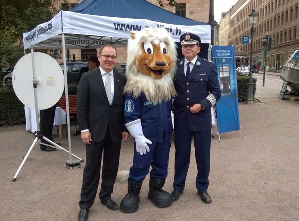 PoliisileijonaSupoFBI.jpg