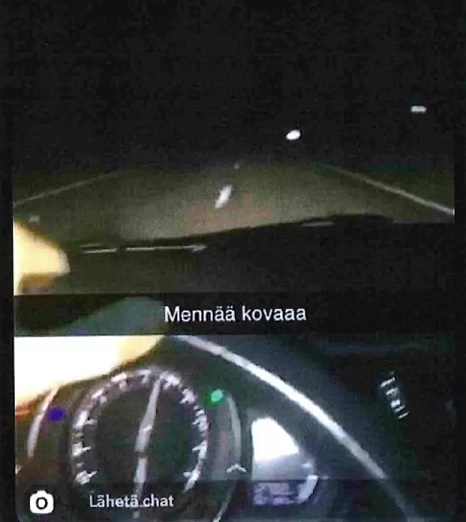 Vastaajan Snapchat-viestissä hehkutetaan ylinopeutta. KUVA: POLIISIN ESITUTKINTAPÖYTÄKIRJA