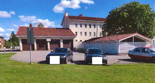 Syyttäjän mukaan poliisin jo kertaalleen petosliigalta takavarikoima BMW päätyi uudelleen rikollisten haltuun. Anastus tehtiin Kokemäen poliisiaseman pihasta. Kuva on poliisin esitutkintamateriaalista. KUVA: MARKO JOKELA