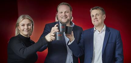 Unna Hallikainen, Jerry Raatikainen ja oikealla UROS-konsernin lakijohtaja Pekka Puolakka.jpg