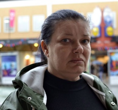 Carolina Sinisalo kuvattuna Rinkebyssä. Suomessa Porissa syntynyt Sinisalo on asunut Rinkebyn alueella lähes koko elämänsä. ANNI EMILIA ALENTOLA