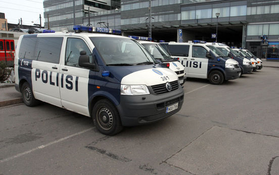Käännytettävä aiheutti lentokentällä hässäkän ja keskeytti näin käännytyksensä.jpg
