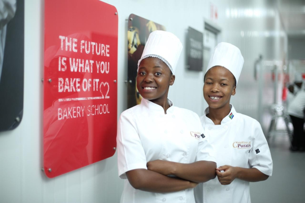Eteläafrikkalaisia leipurioppilaita. Bakery School South Africa perustettiin vuonna 2019.jpg