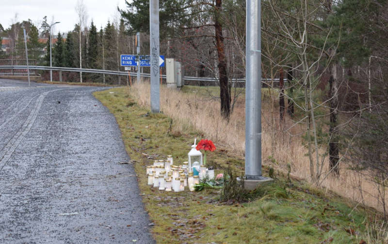 Kehä I itään lukee kyltissä Pukinmäenkaarella.