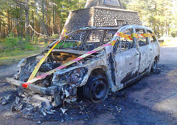 Siloposkinen palanut autovainaja vuodelta 2015 Oripäästä.jpg