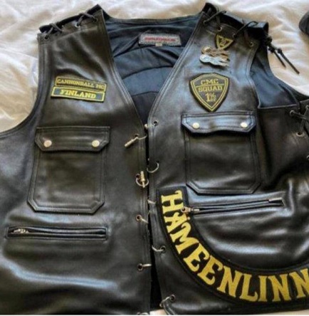 Ralli sai jengiliivinsä takaisin Cannonballin Tallinnan osaston juhlissa. POLIISI