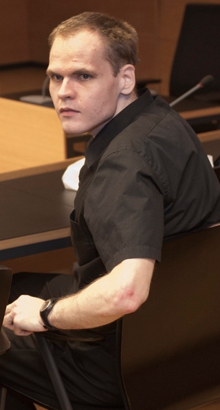 Pönkä hakemassa valtiolta korvauksia - nuoli näppejään myös jälkeen käsittelyn.jpg